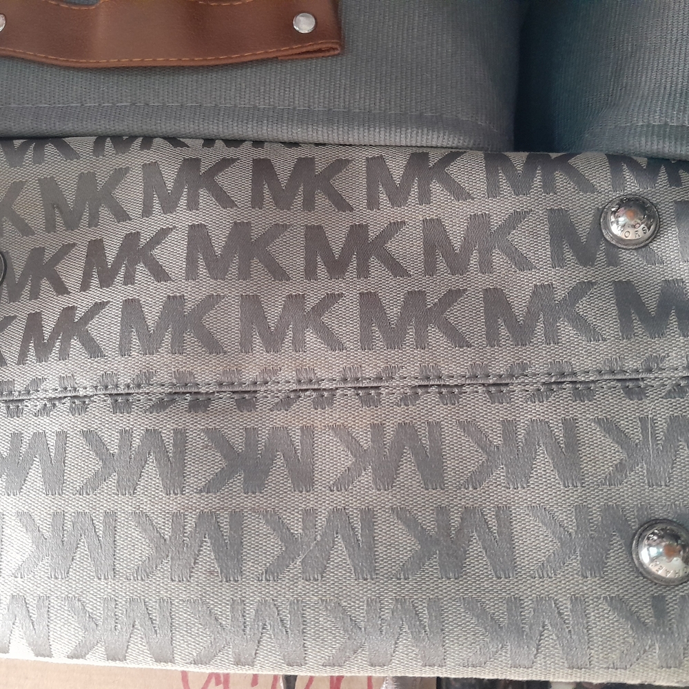 Michael Kors Brown Duffel Bag with Classic Design - Picture 5 of 5